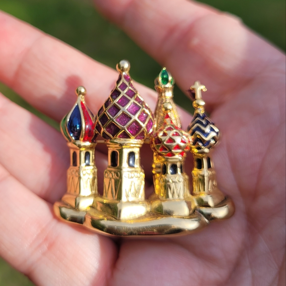 Joan rivers brooch